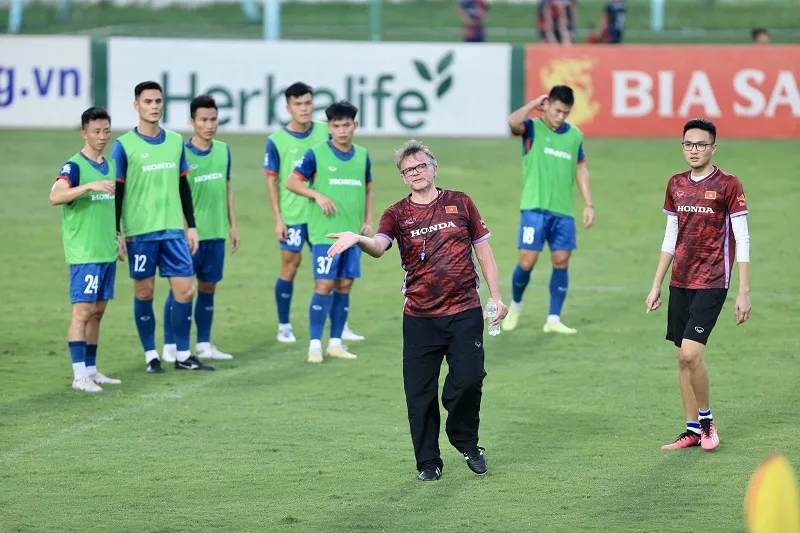hlv troussier hanh trinh di san triet ly bong da va dau an lich su