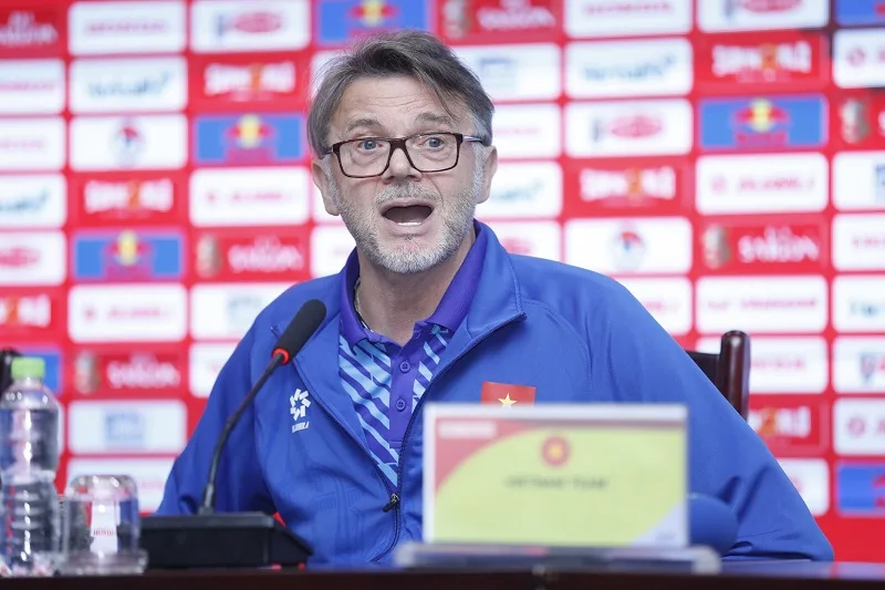 hlv troussier hanh trinh di san triet ly bong da va dau an lich su